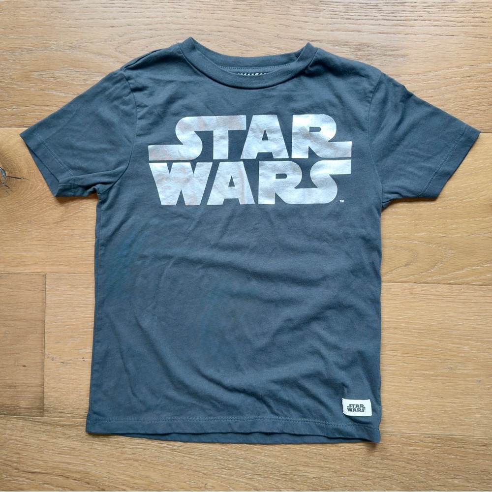 NWOT Star Wars Episode IV Boys Unisex T-Shirt Gray Silver Medium